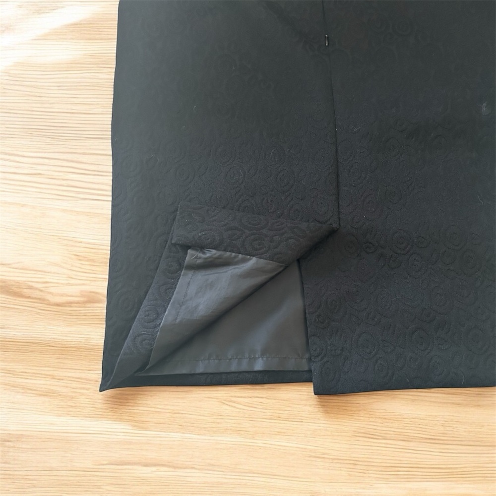Le Suit Elegant Textured Black Blazer And Skirt Suit - Picture 4 of 5